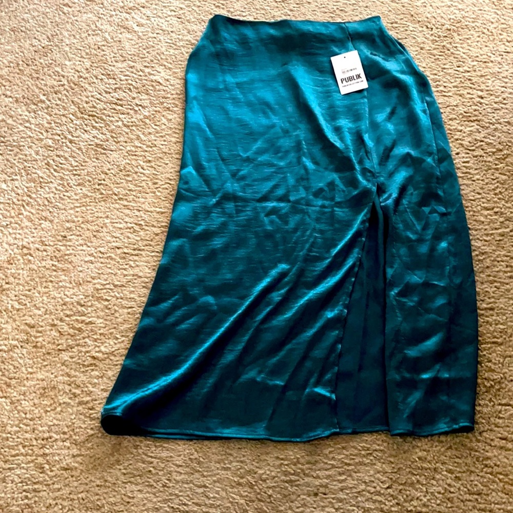 Satin high slit midi BNWT